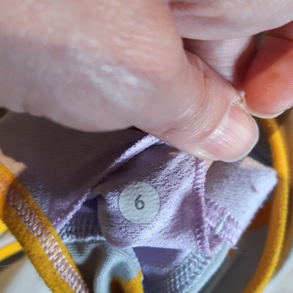 Lululemon workout top grey & yellow - Picture 6 of 6